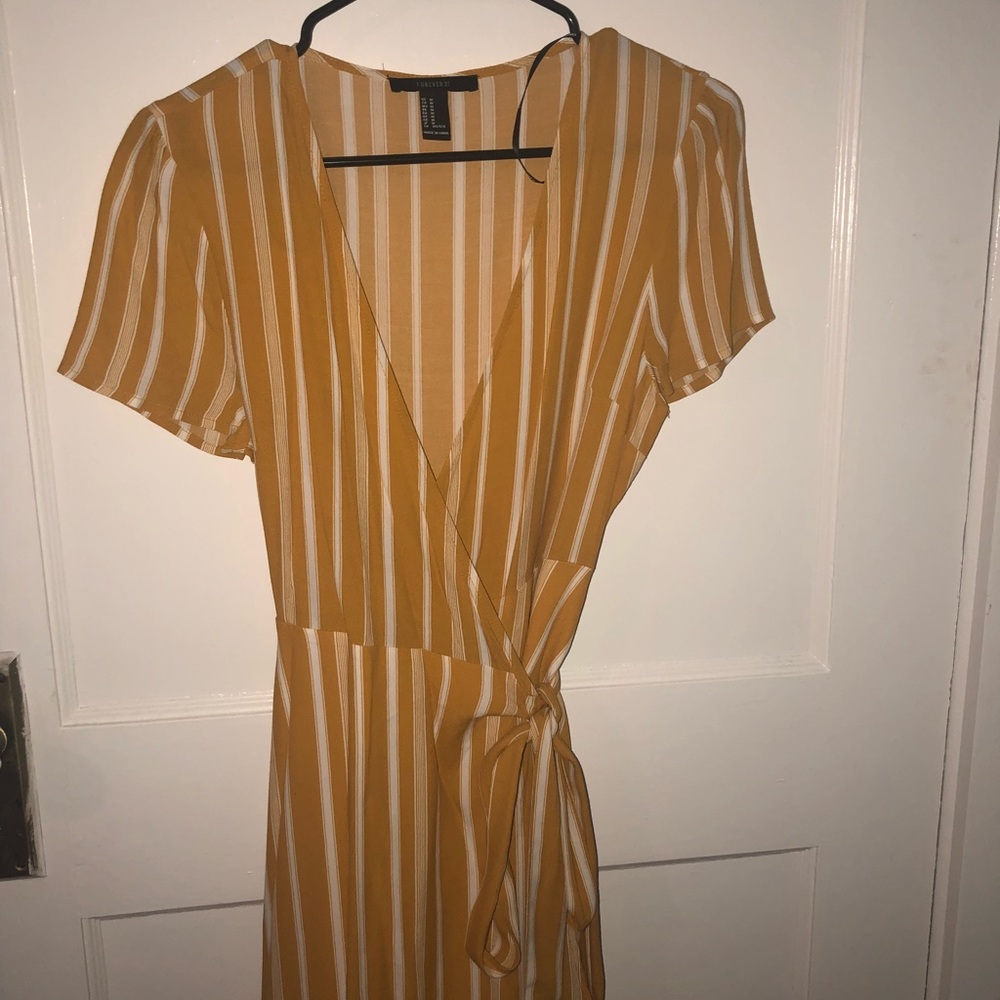 forever 21 wrap dress - Picture 2 of 5